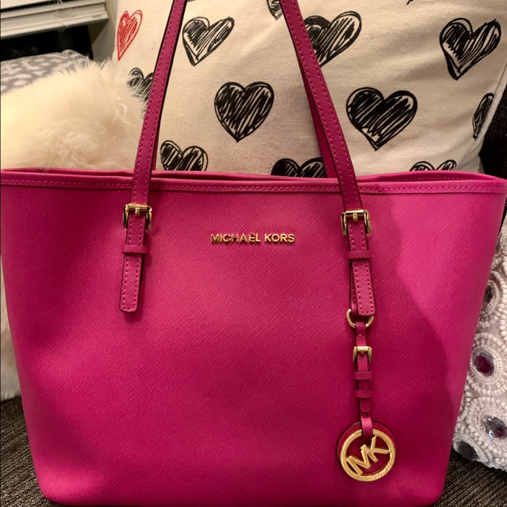 Adorable Medium Size Michael Kors Tote